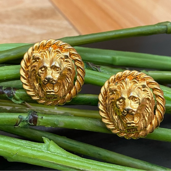 Vintage Unsigned Lion Head Roaring Lion Gold-tone Pierced Earrings - Picture 3 of 12